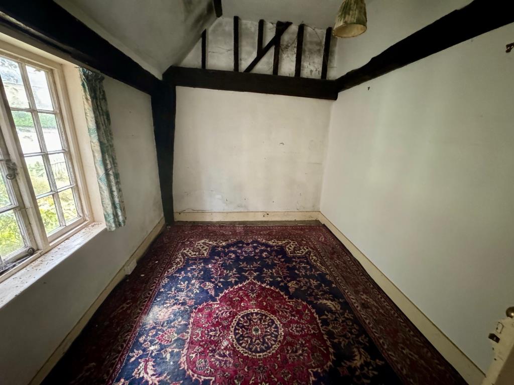 Lot: 132 - DETACHED PERIOD HOUSE FOR IMPROVEMENT - Bedroom 1